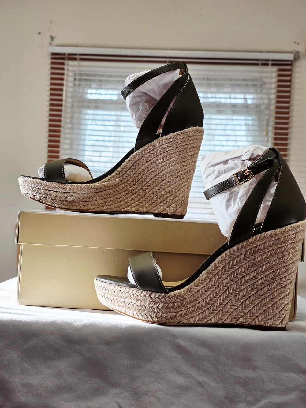 Michael Kors Kimberly Leather Wedge Sandal In Olive Size 9M - Picture 2 of 6